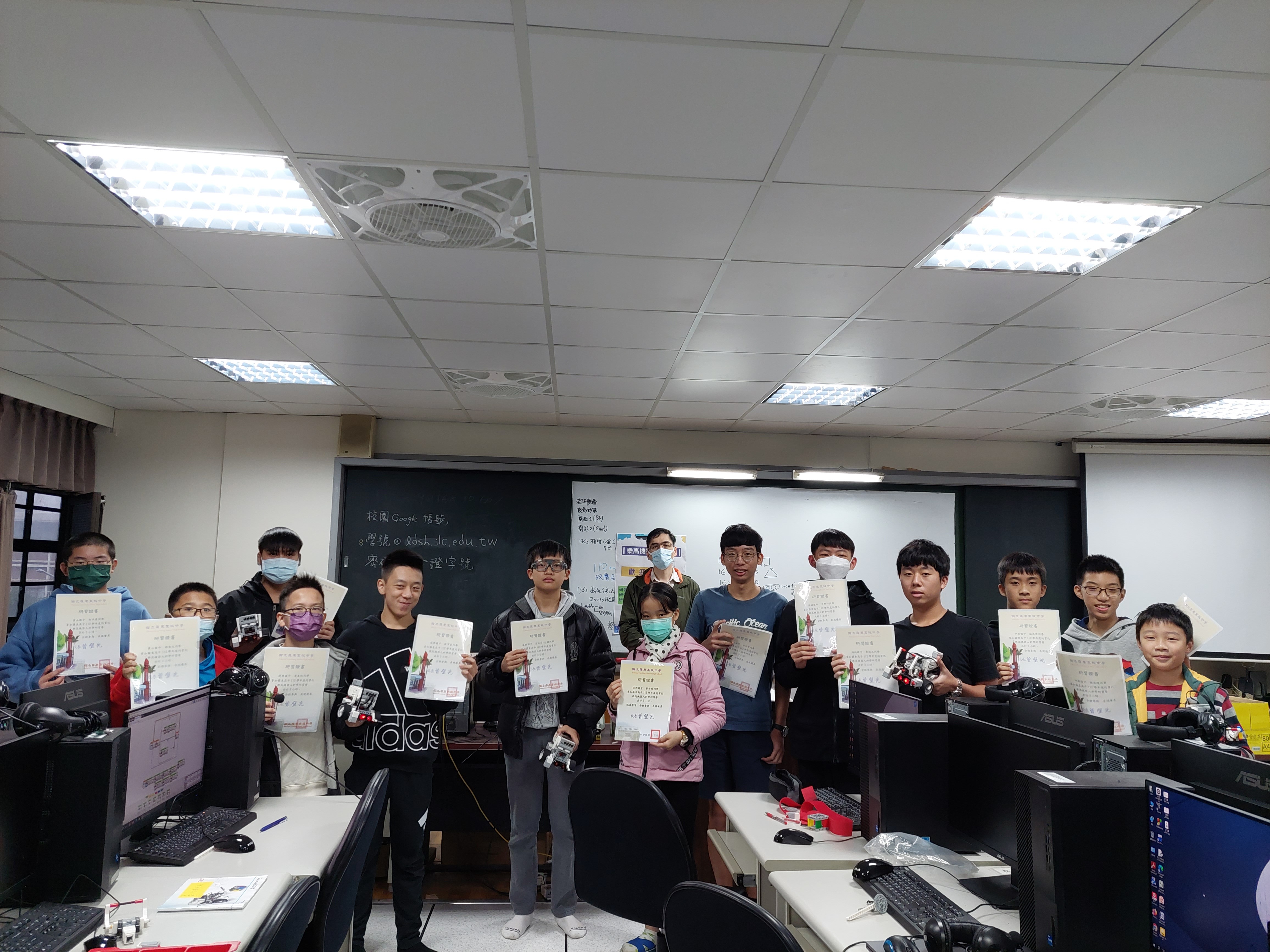 112.12.03樂高機器人