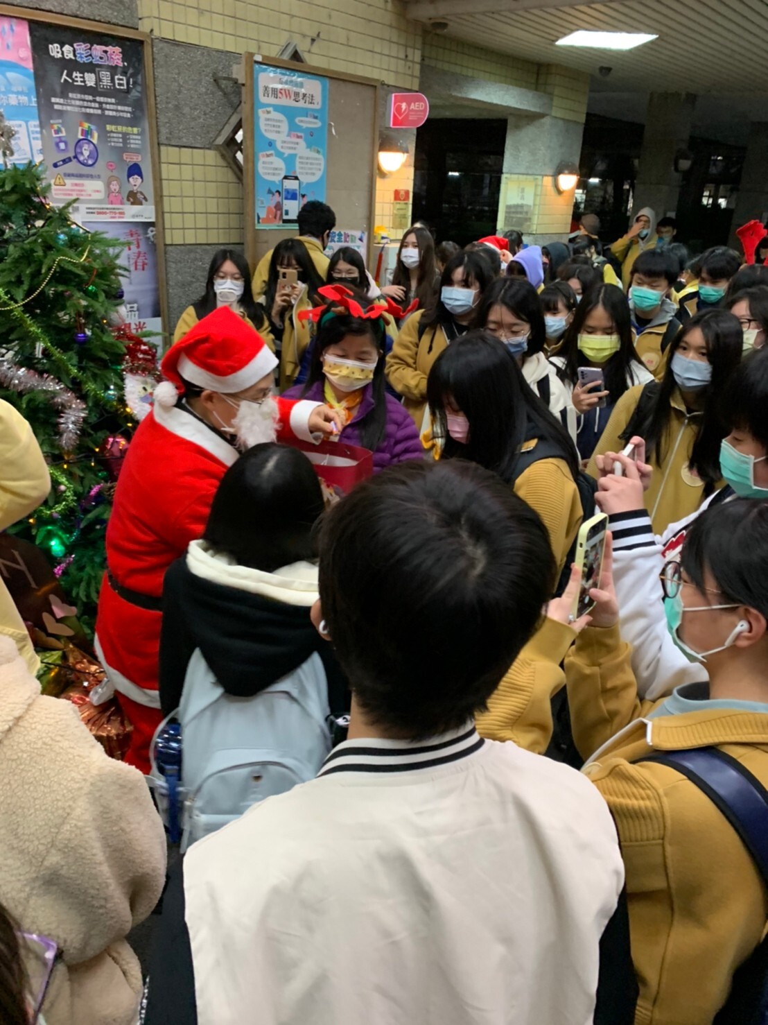 1111223聖誕節變裝糖果趴踢1