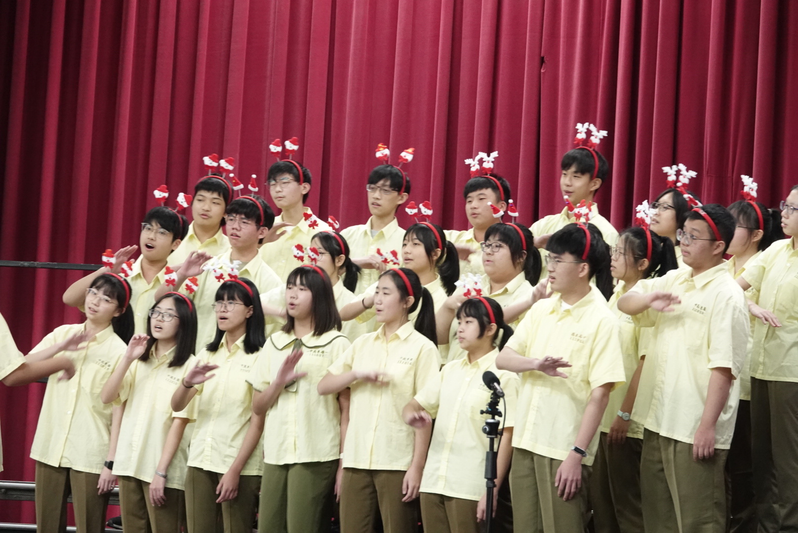 1111228 高一合唱比賽210王睿綸+吳威頡+葉柏均